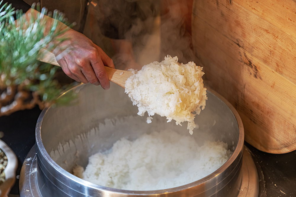釜戸で炊くご飯
